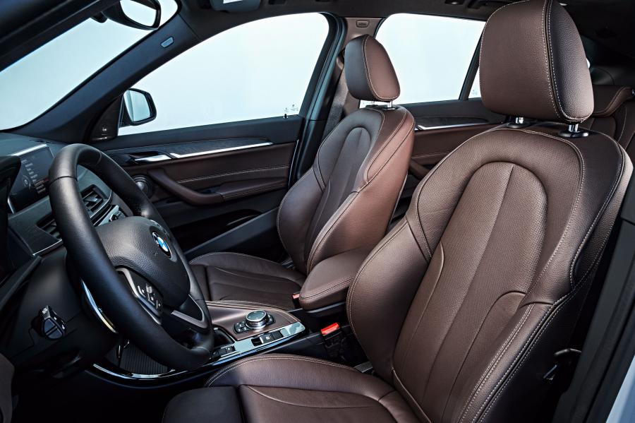 Интерьер BMW X1 xDrive20d xLine (F48) 2015 года  (WW) (фото 51 из 59)